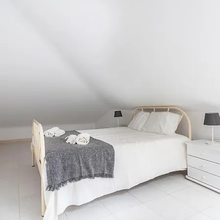 2br Near *