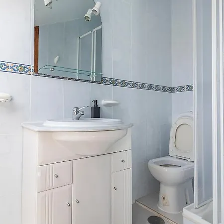 2br Near * נאזרה
