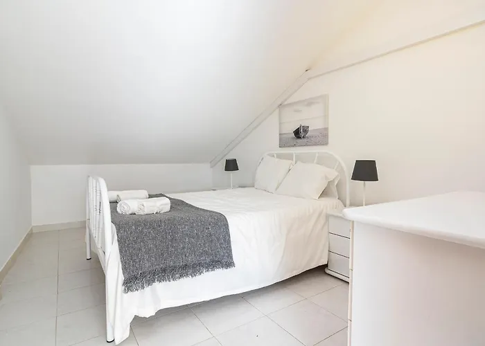 2br Near Nazaré